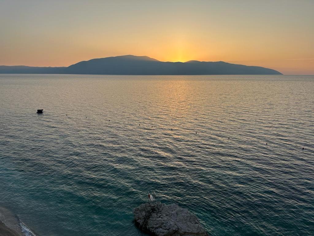 Beachfront With Hotel Facilities Vlorë エクステリア 写真